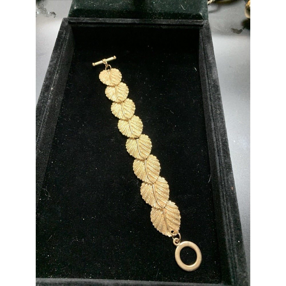 Vintage gold tone bracelet textured leaf links toggle 6 inch